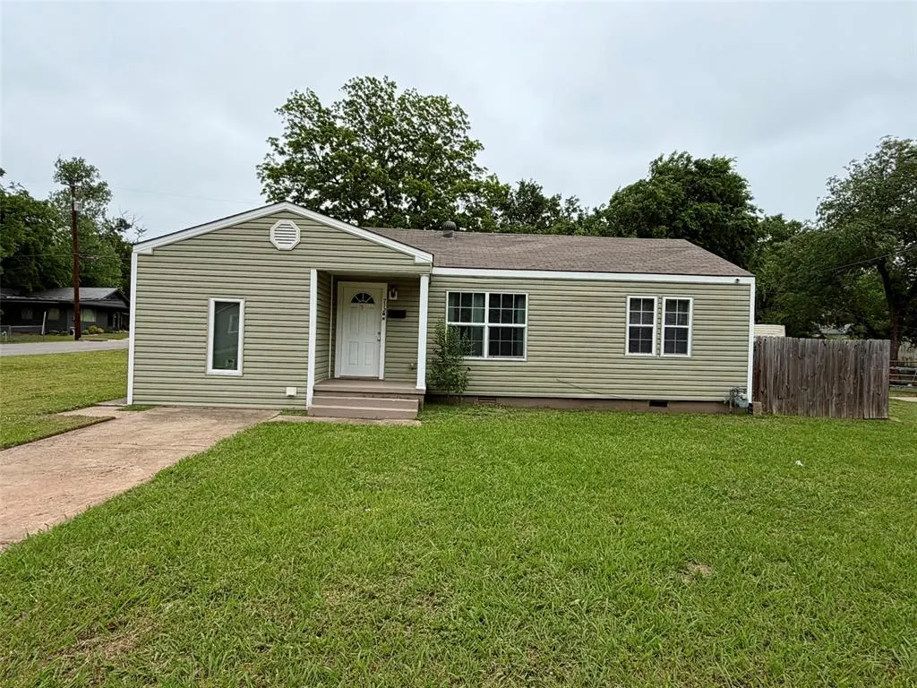 Photo 2 — 712 Coolidge Drive, Seminole, OK 74868