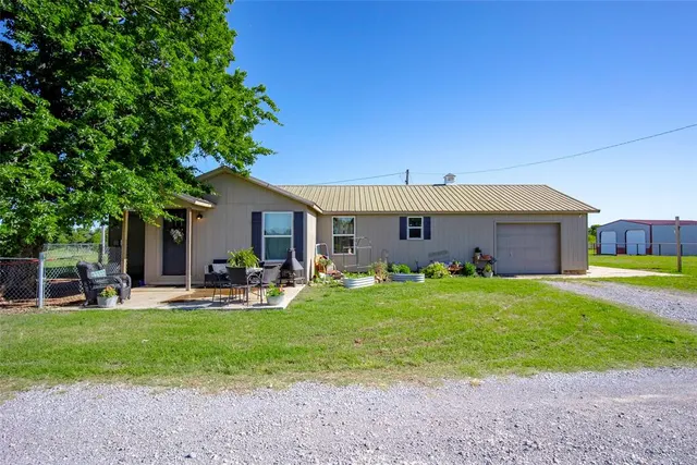 Photo 2 — 2048 County Street 2970, Blanchard, OK 73010