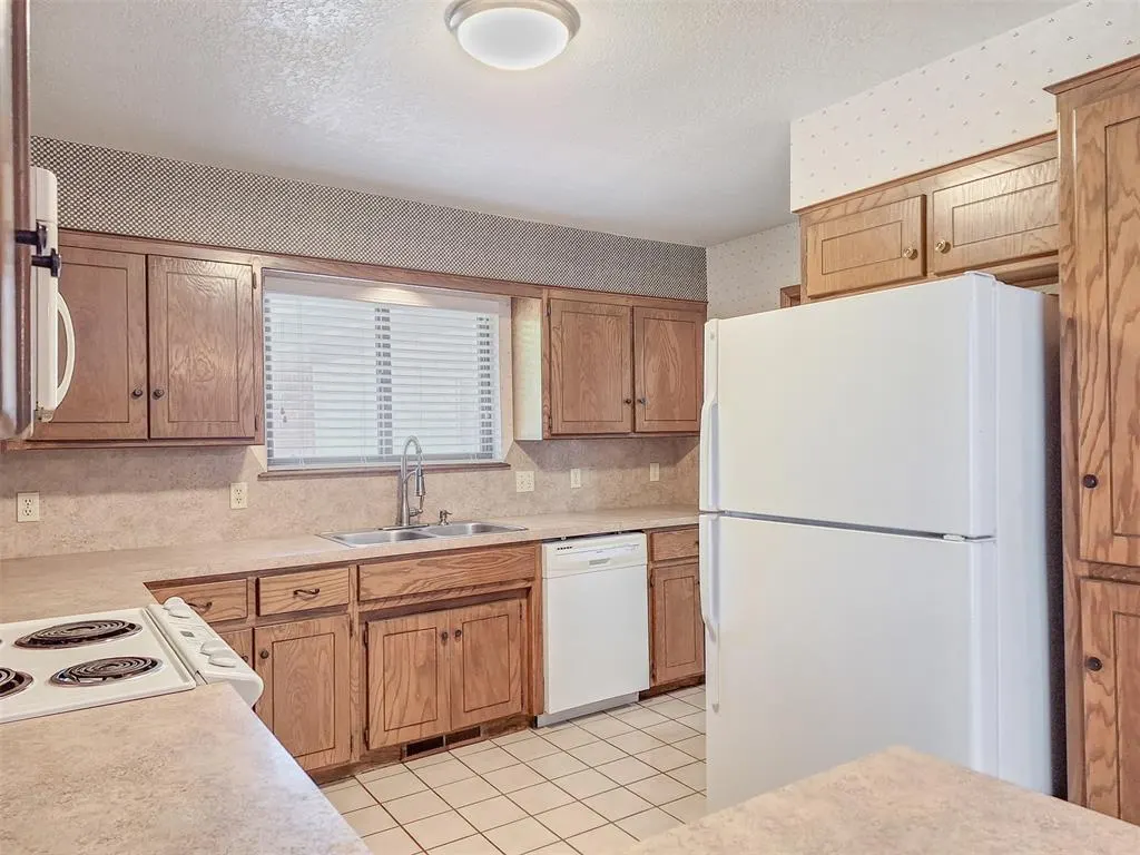 Photo 7 — 11929 N Mustang Road, Yukon, OK 73099