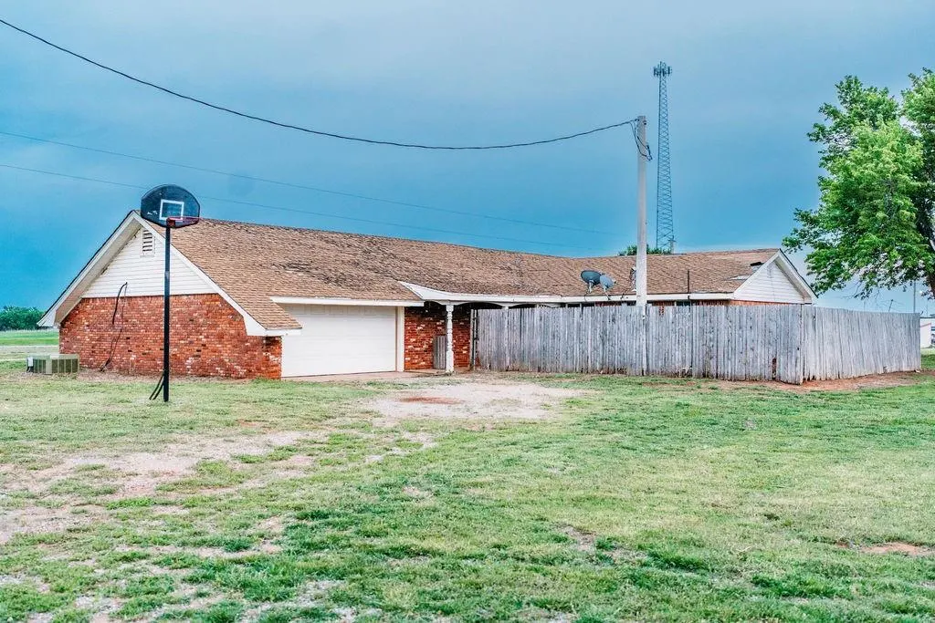 Photo 16 — 20295 E 1280 Road, Carter, OK 73627