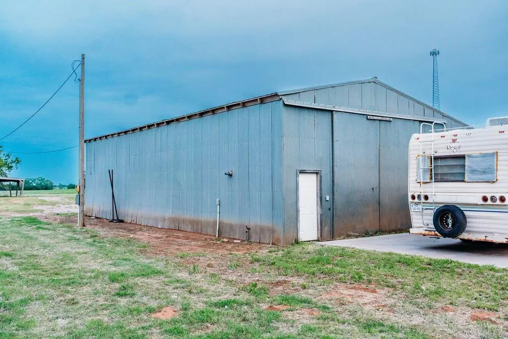 Photo 17 — 20295 E 1280 Road, Carter, OK 73627