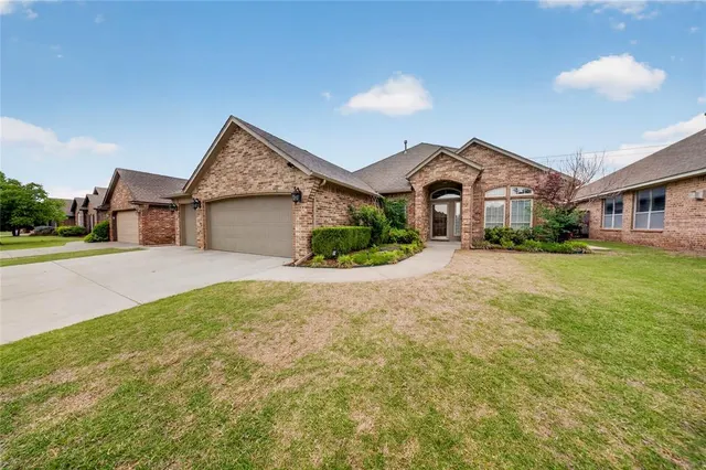 Photo 2 — 2712 SW 141st Street, Oklahoma City, OK 73170