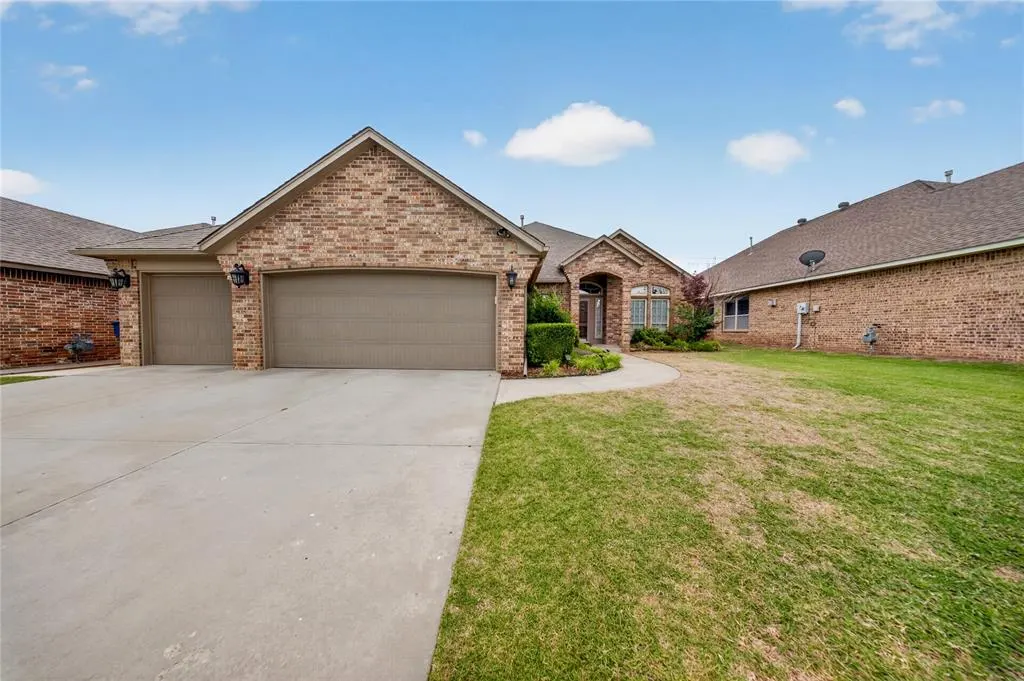 Photo 3 — 2712 SW 141st Street, Oklahoma City, OK 73170