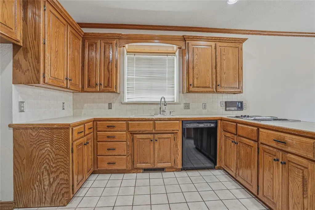 Photo 17 — 3600 Burlington Drive, Norman, OK 73072