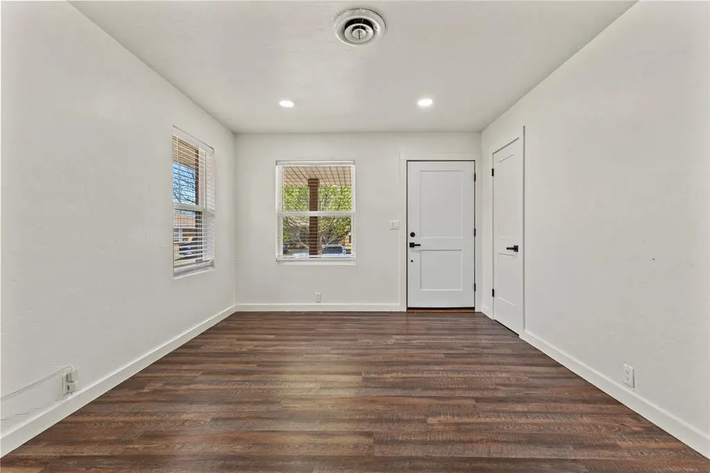 Photo 4 — 700 Santa Fe Street, Clinton, OK 73601