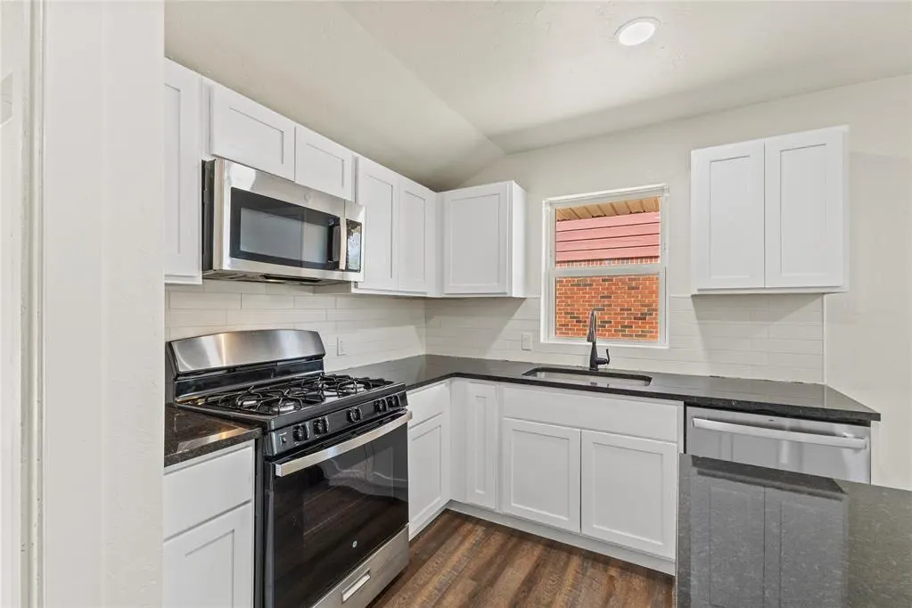 Photo 7 — 700 Santa Fe Street, Clinton, OK 73601