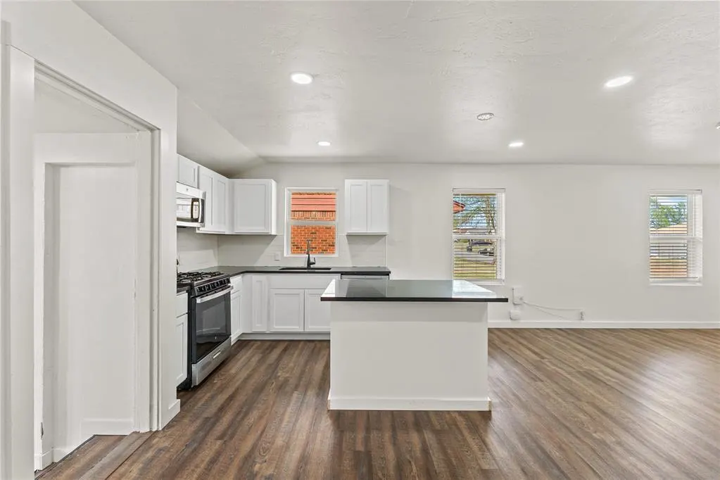 Photo 8 — 700 Santa Fe Street, Clinton, OK 73601