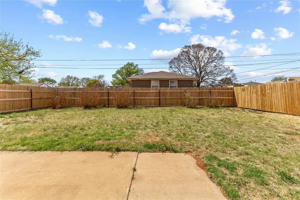 Photo 22 — 700 Santa Fe Street, Clinton, OK 73601