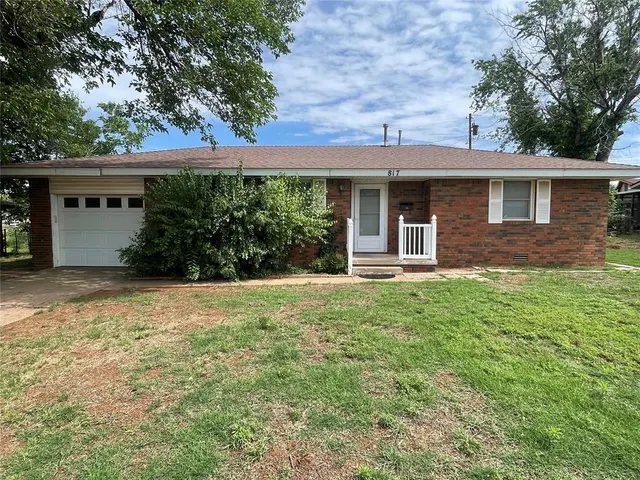 Front exterior — 817 E Kee Street, Weatherford, OK 73096