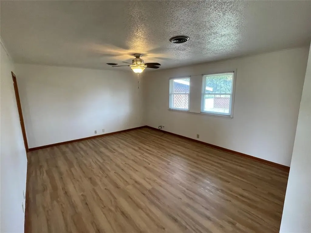 Photo 3 — 817 E Kee Street, Weatherford, OK 73096