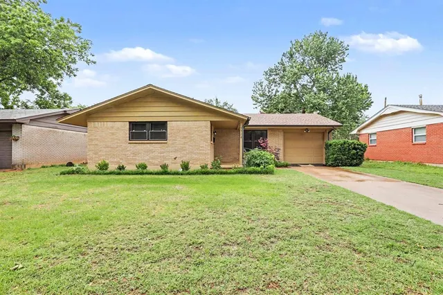 Front exterior — 1716 Bedford Lane, Norman, OK 73072
