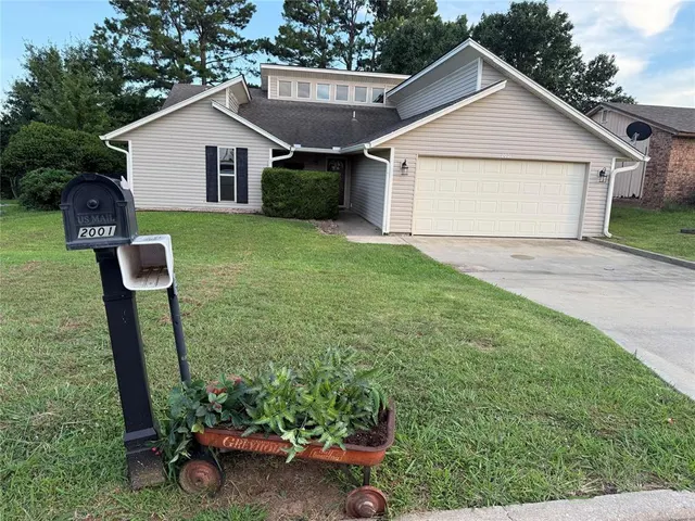 Photo 2 — 2001 Lona Avenue, Seminole, OK 74868