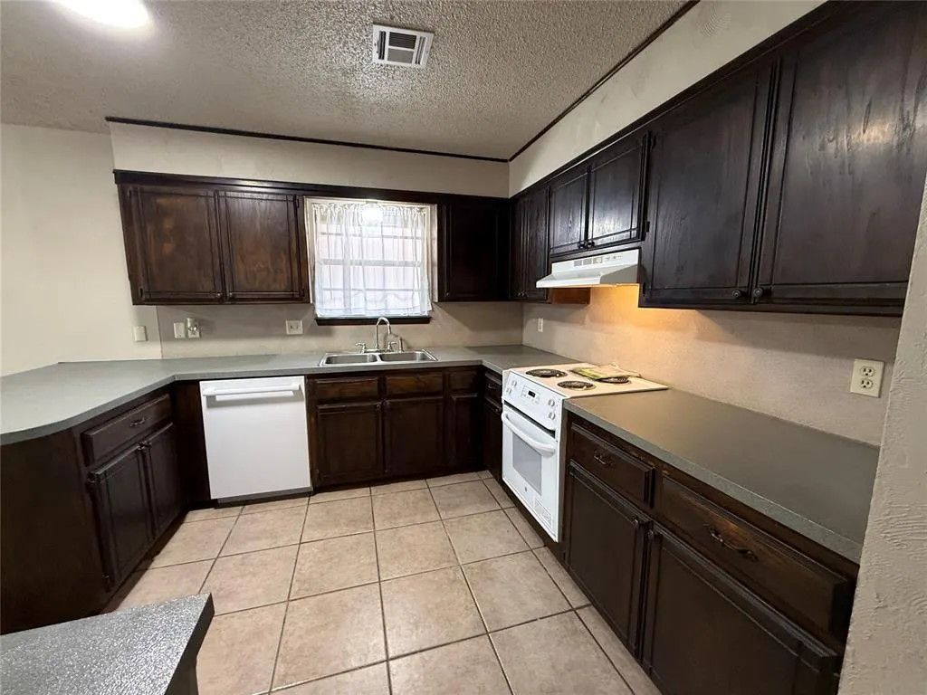 Photo 9 — 2001 Lona Avenue, Seminole, OK 74868