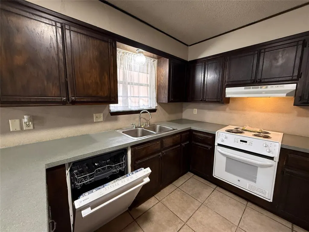 Photo 18 — 2001 Lona Avenue, Seminole, OK 74868