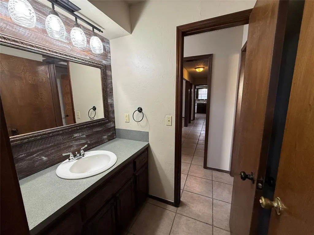 Photo 25 — 2001 Lona Avenue, Seminole, OK 74868