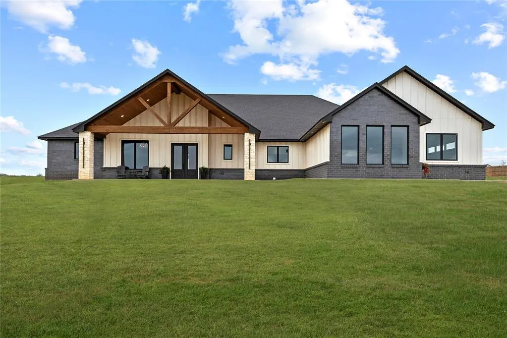 Front exterior — 9963 N 2416 Road, Weatherford, OK 73096