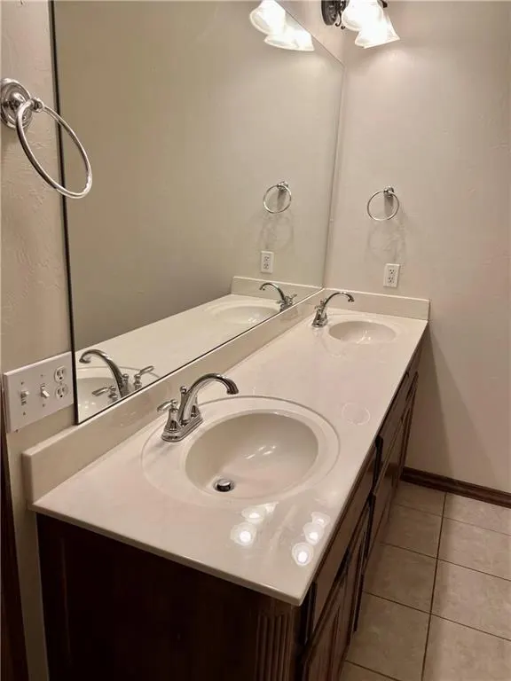 Photo 10 — 1412 N Lark Street, Weatherford, OK 73096