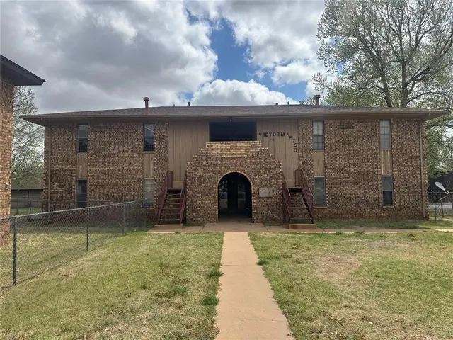 Front exterior — 1338 N Washington Street, Weatherford, OK 73096