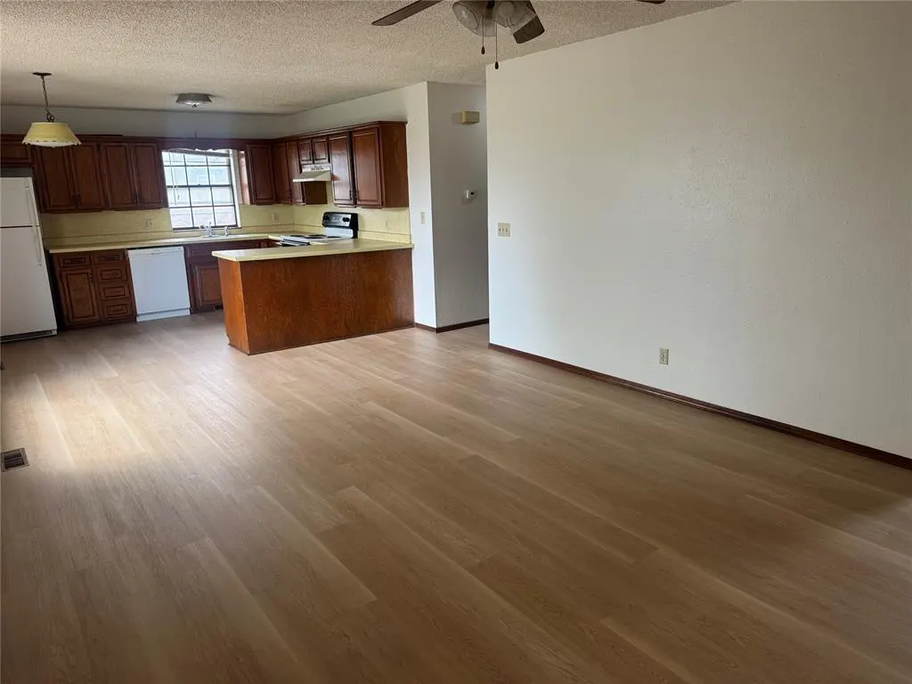 Photo 2 — 1338 N Washington Street, Weatherford, OK 73096