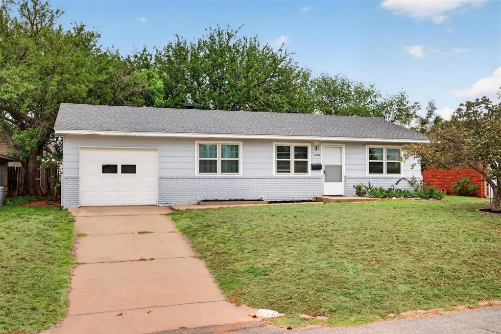 Photo 2 — 1206 Colorado Avenue, Elk City, OK 73644