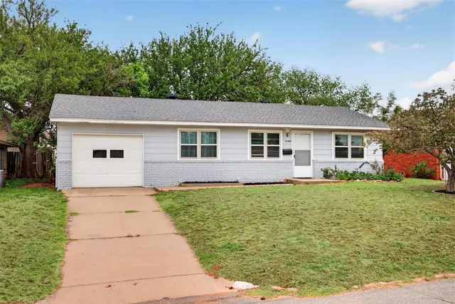 Photo 2 — 1206 Colorado Avenue, Elk City, OK 73644