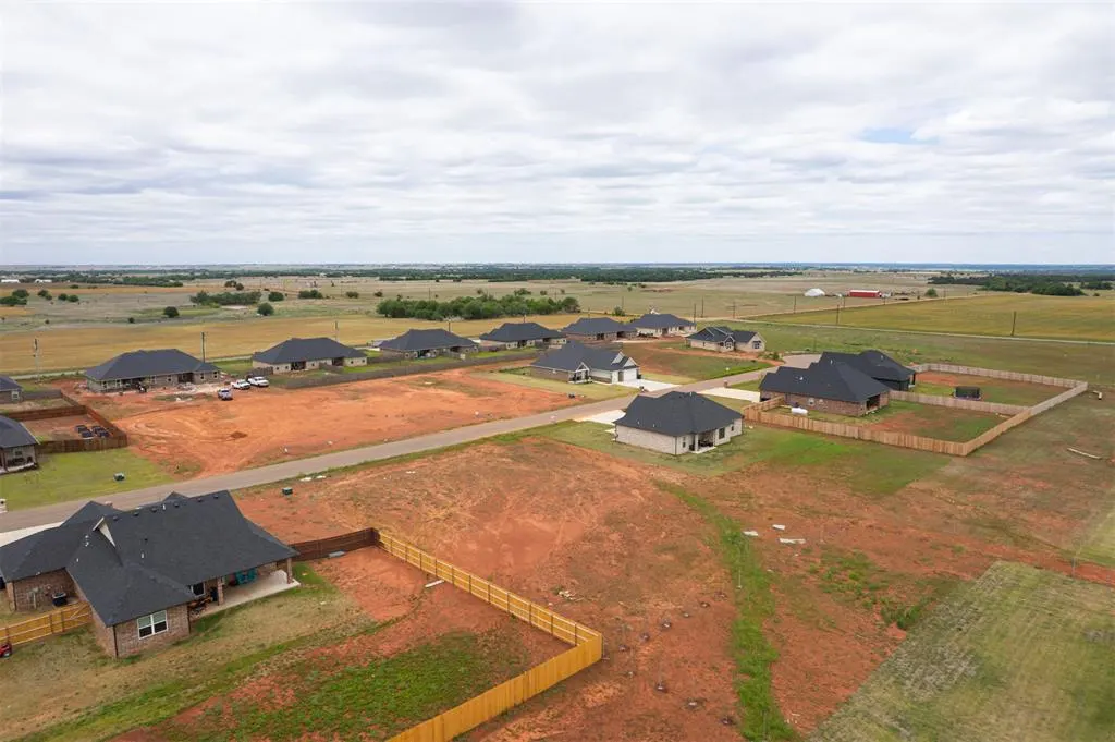 Photo 4 — 25233 Ethan Street, Cashion, OK 73016