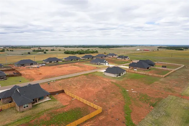 Photo 4 — 25233 Ethan Street, Cashion, OK 73016