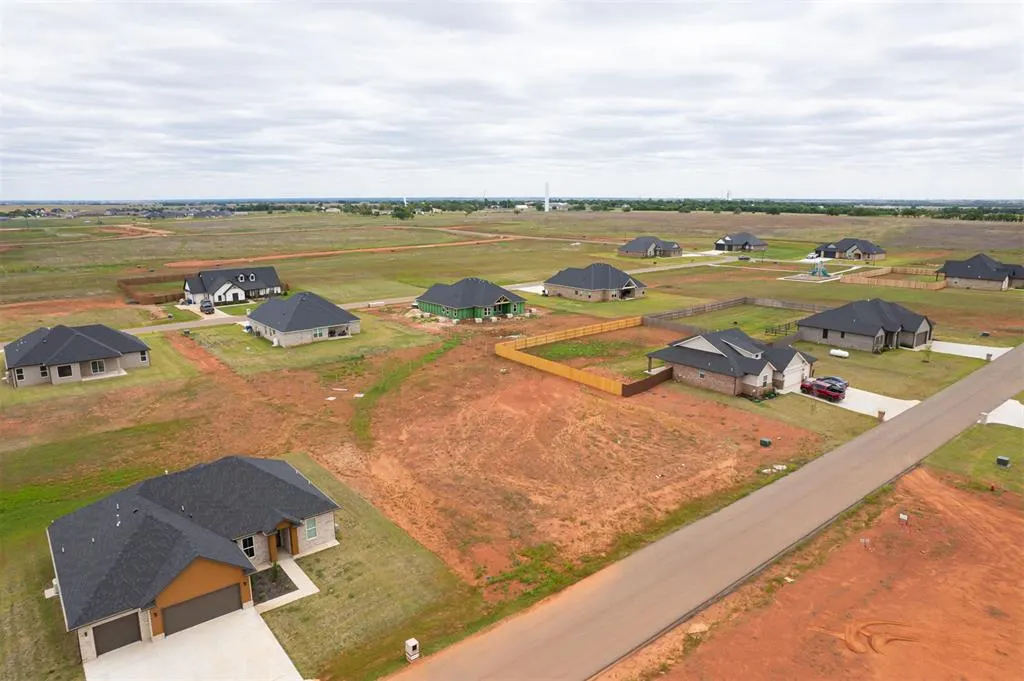 Photo 6 — 25233 Ethan Street, Cashion, OK 73016