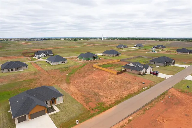 Photo 6 — 25233 Ethan Street, Cashion, OK 73016