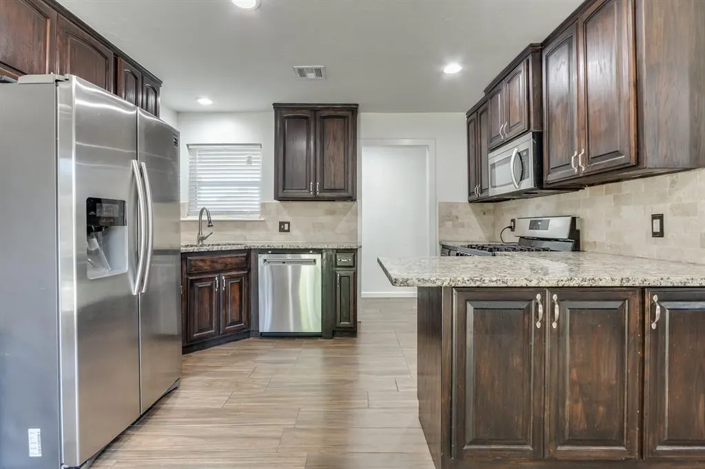 Photo 7 — 5704 NW 45th Street, Warr Acres, OK 73122
