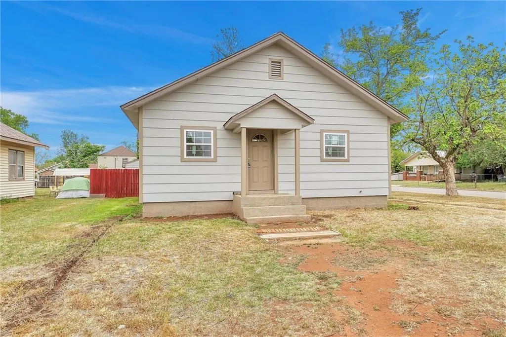 Front exterior — 301 N 9th Street, Clinton, OK 73601