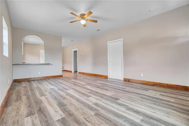 Photo 4 — 301 N 9th Street, Clinton, OK 73601
