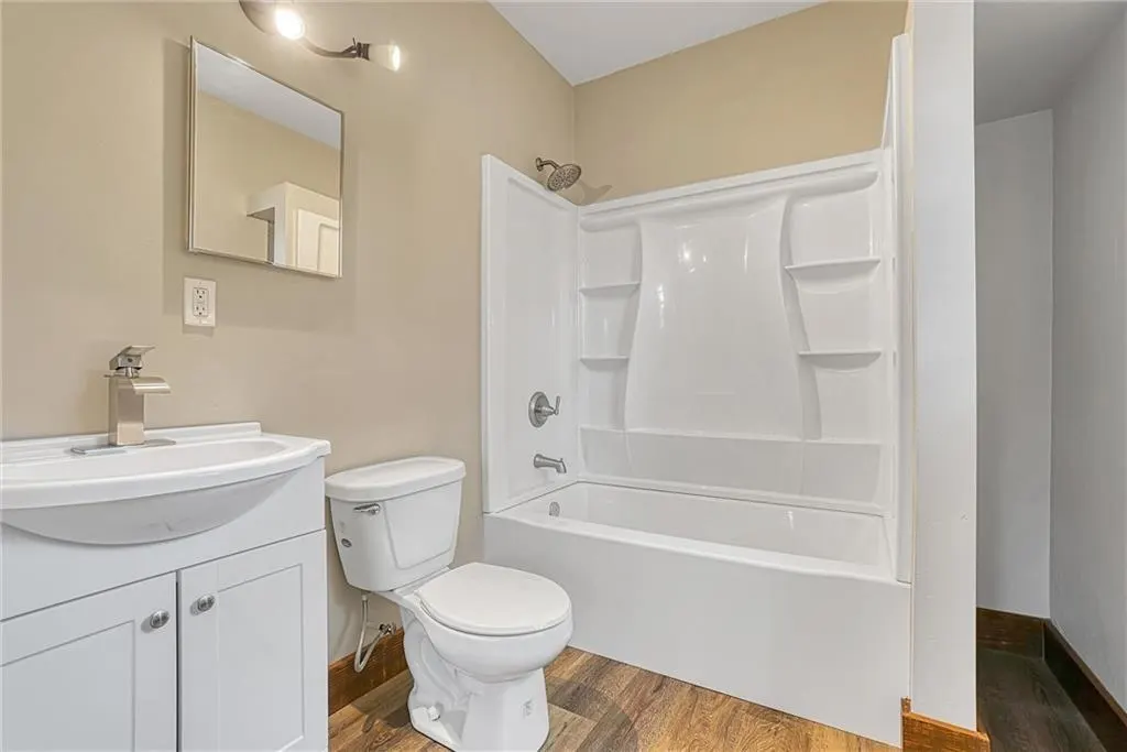 Photo 11 — 301 N 9th Street, Clinton, OK 73601