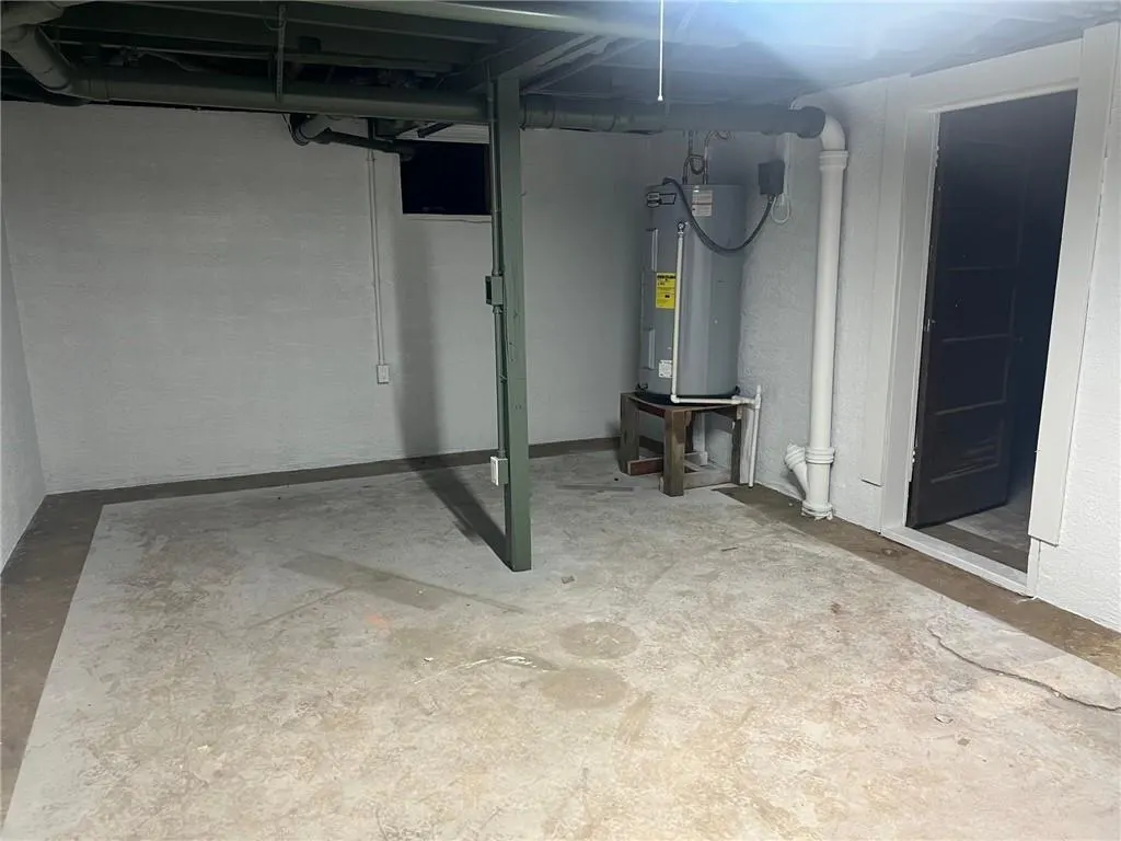 Photo 12 — 301 N 9th Street, Clinton, OK 73601