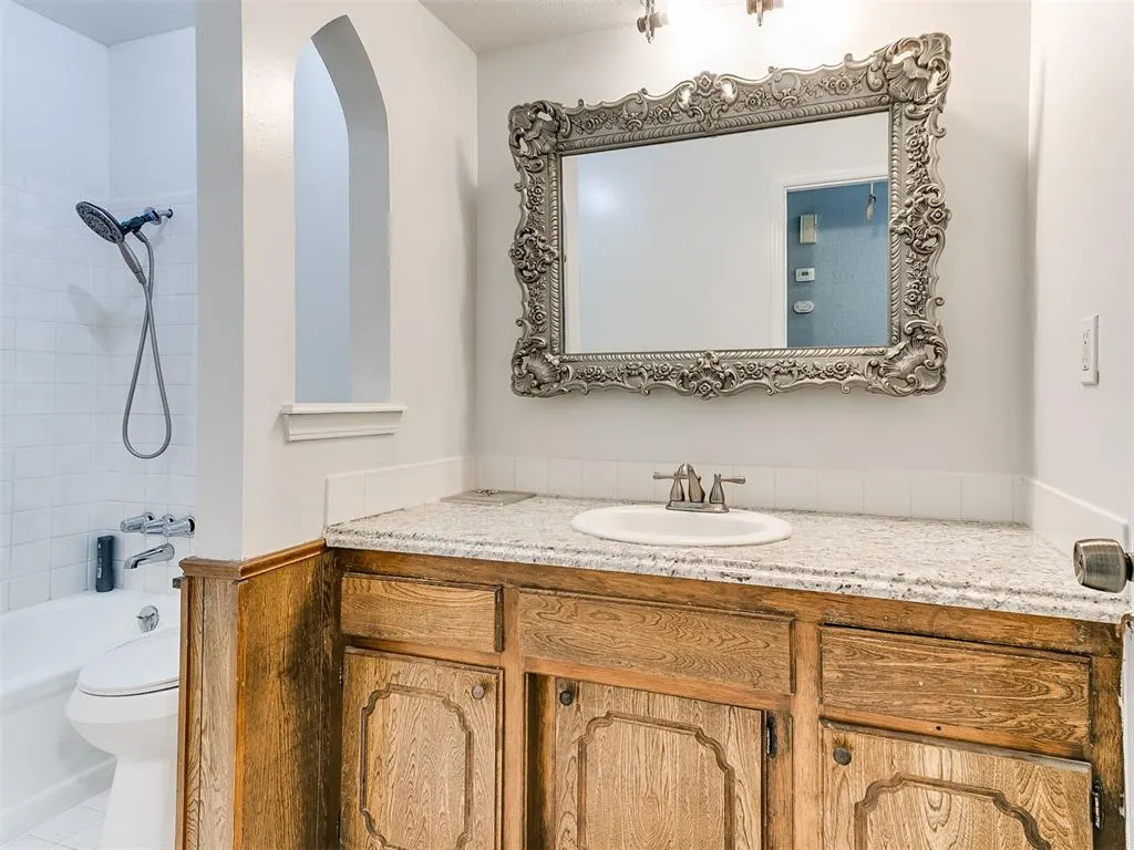 Photo 12 — 8104 Westwood Circle, Oklahoma City, OK 73127