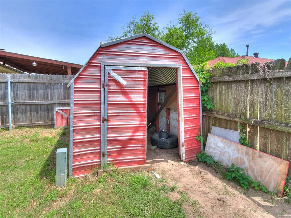 Photo 16 — 8104 Westwood Circle, Oklahoma City, OK 73127