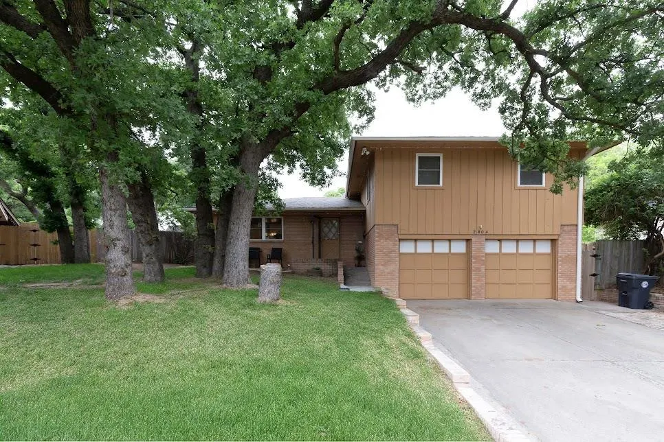 Front exterior — 2804 N McMillan Avenue, Bethany, OK 73008