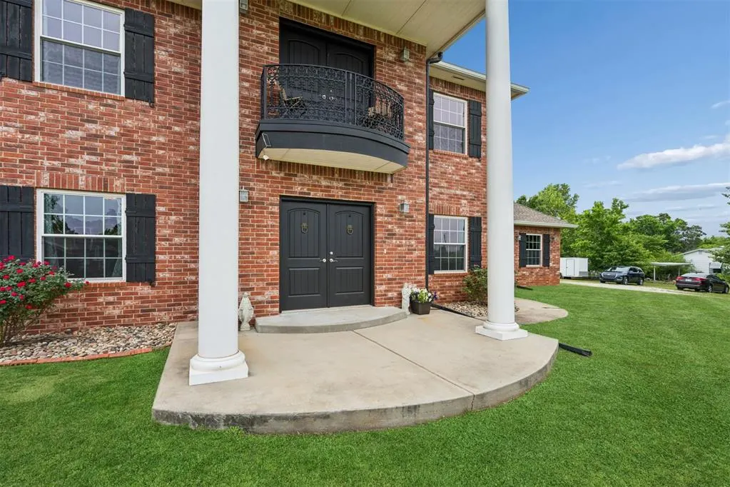 Photo 2 — 220 Bobby Mankin Drive, Choctaw, OK 73020