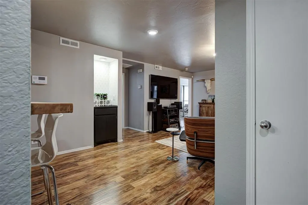 Photo 5 — 901 NW 7th Street 106, Oklahoma City, OK 73106