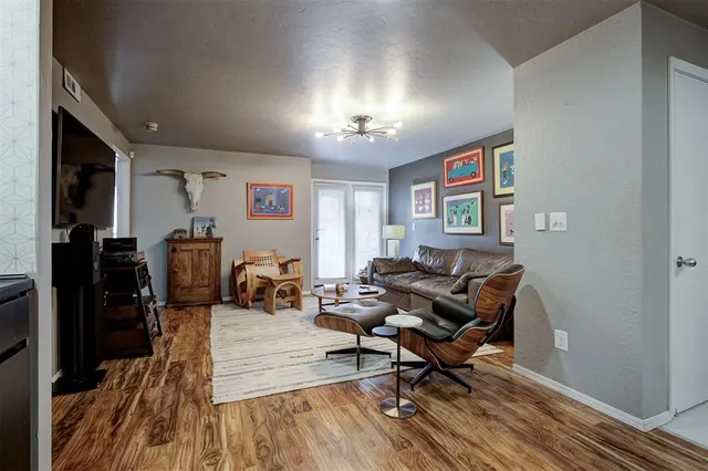 Photo 6 — 901 NW 7th Street 106, Oklahoma City, OK 73106