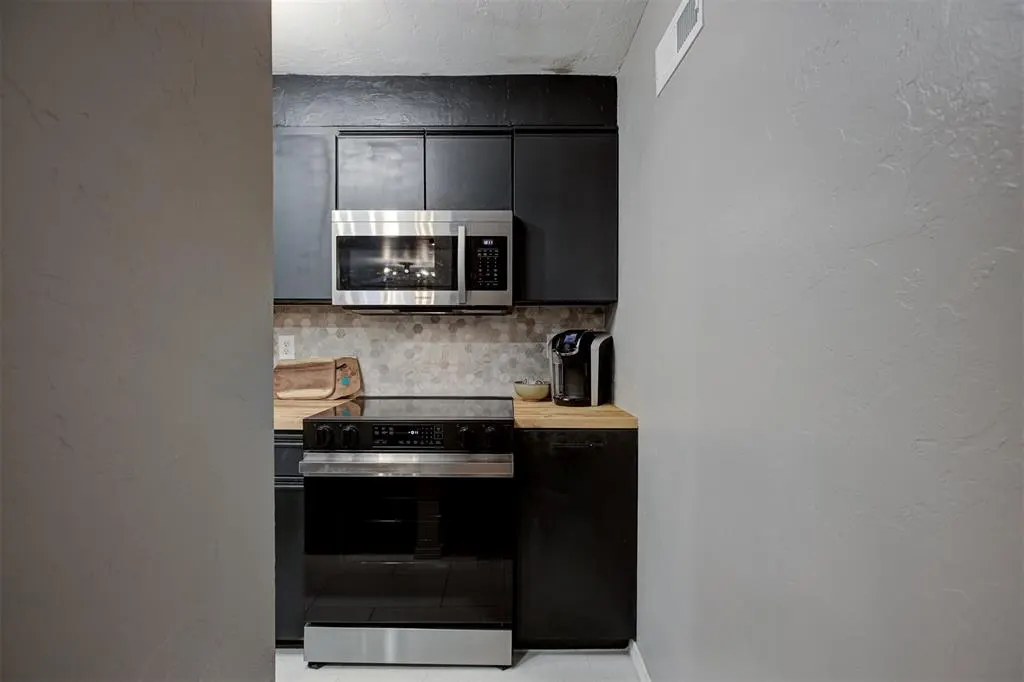 Photo 13 — 901 NW 7th Street 106, Oklahoma City, OK 73106