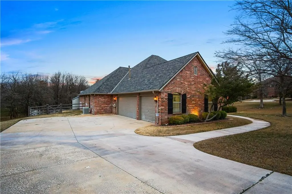 Photo 2 — 9417 Forest Dale Drive, Oklahoma City, OK 73151