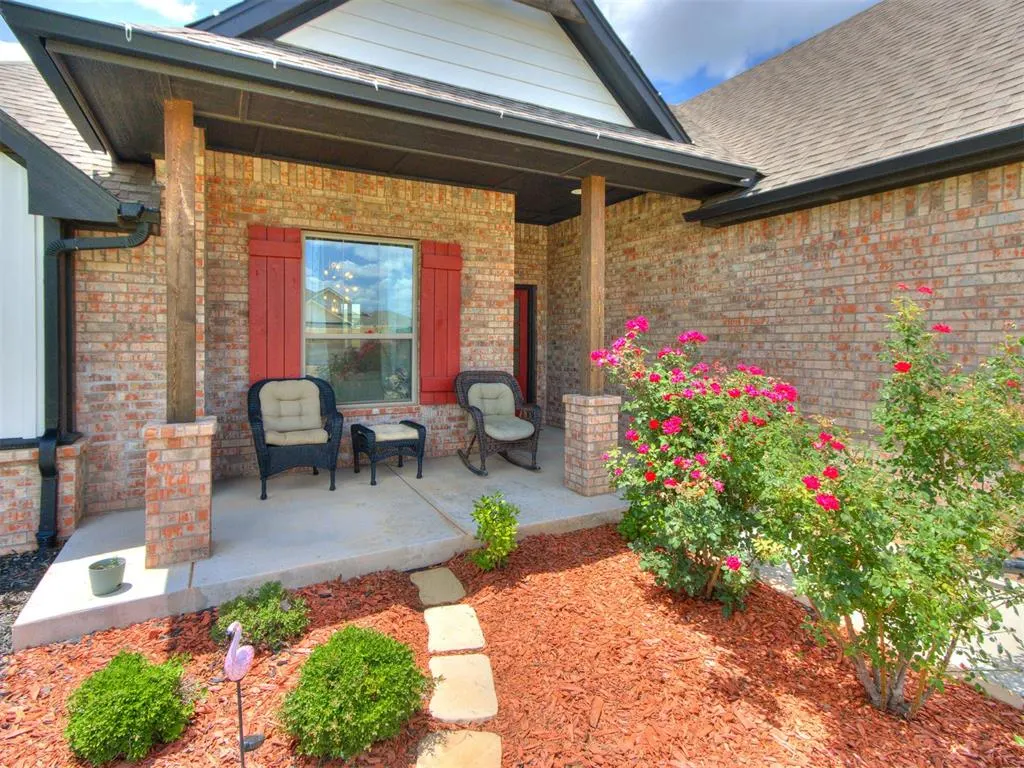 Photo 4 — 701 Bison Crossing Drive, Yukon, OK 73099
