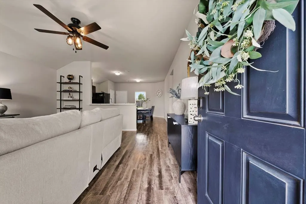 Photo 2 — 1821 Hayes Lane, Oklahoma City, OK 73127