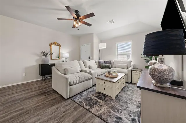Photo 3 — 1821 Hayes Lane, Oklahoma City, OK 73127