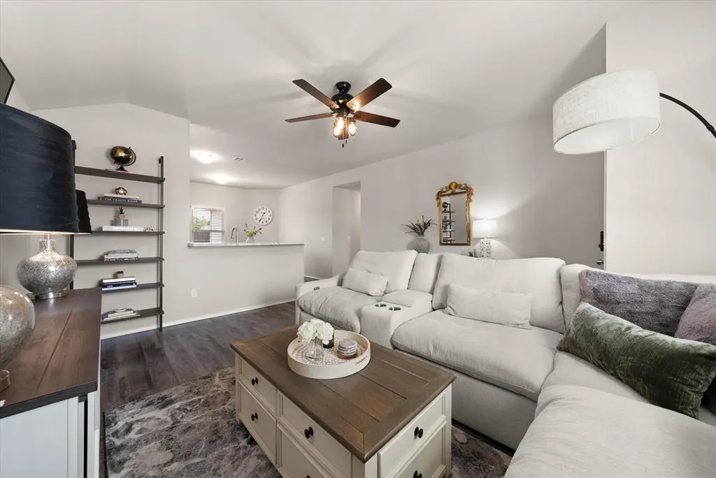 Photo 5 — 1821 Hayes Lane, Oklahoma City, OK 73127