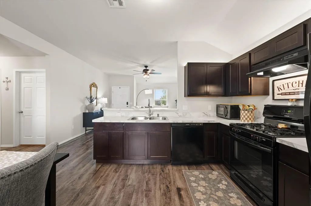 Photo 6 — 1821 Hayes Lane, Oklahoma City, OK 73127