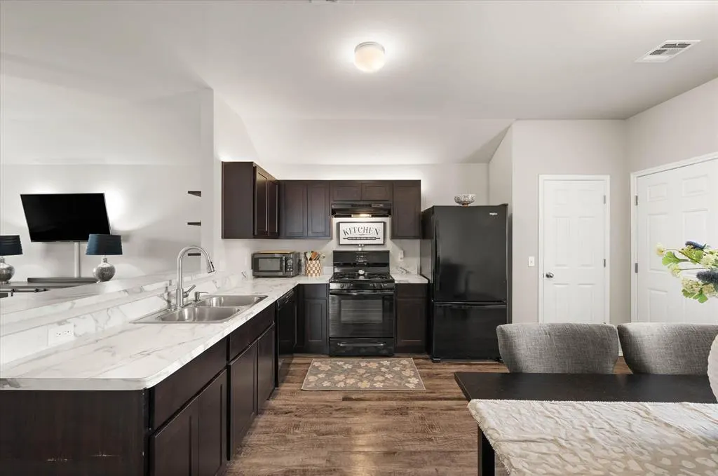 Photo 9 — 1821 Hayes Lane, Oklahoma City, OK 73127