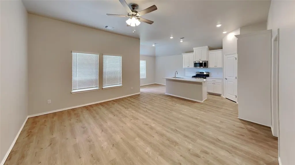 Photo 4 — 12721 Cortona Terrace, Yukon, OK 73099