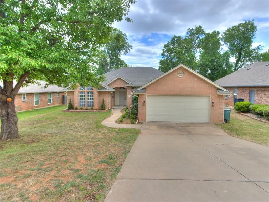Photo 2 — 1718 Kings Road, Edmond, OK 73013